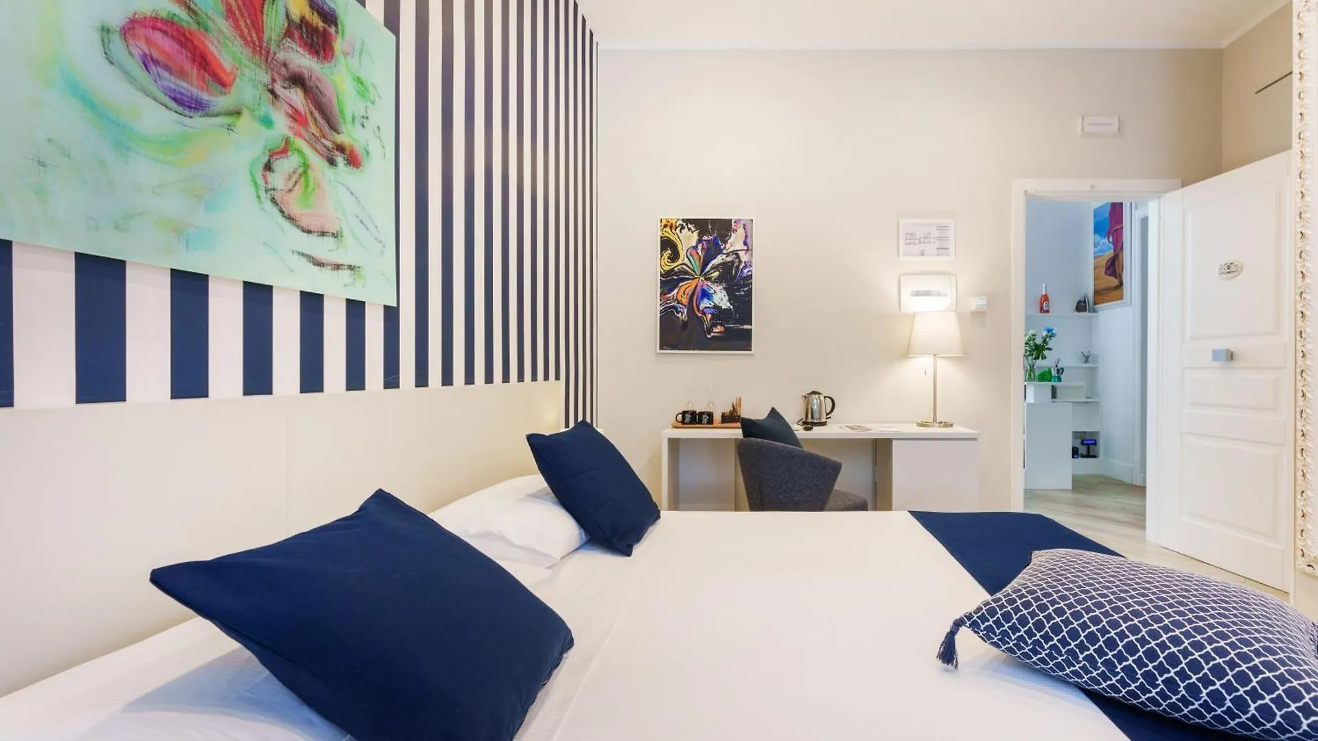 It'S Room Naples 2*,