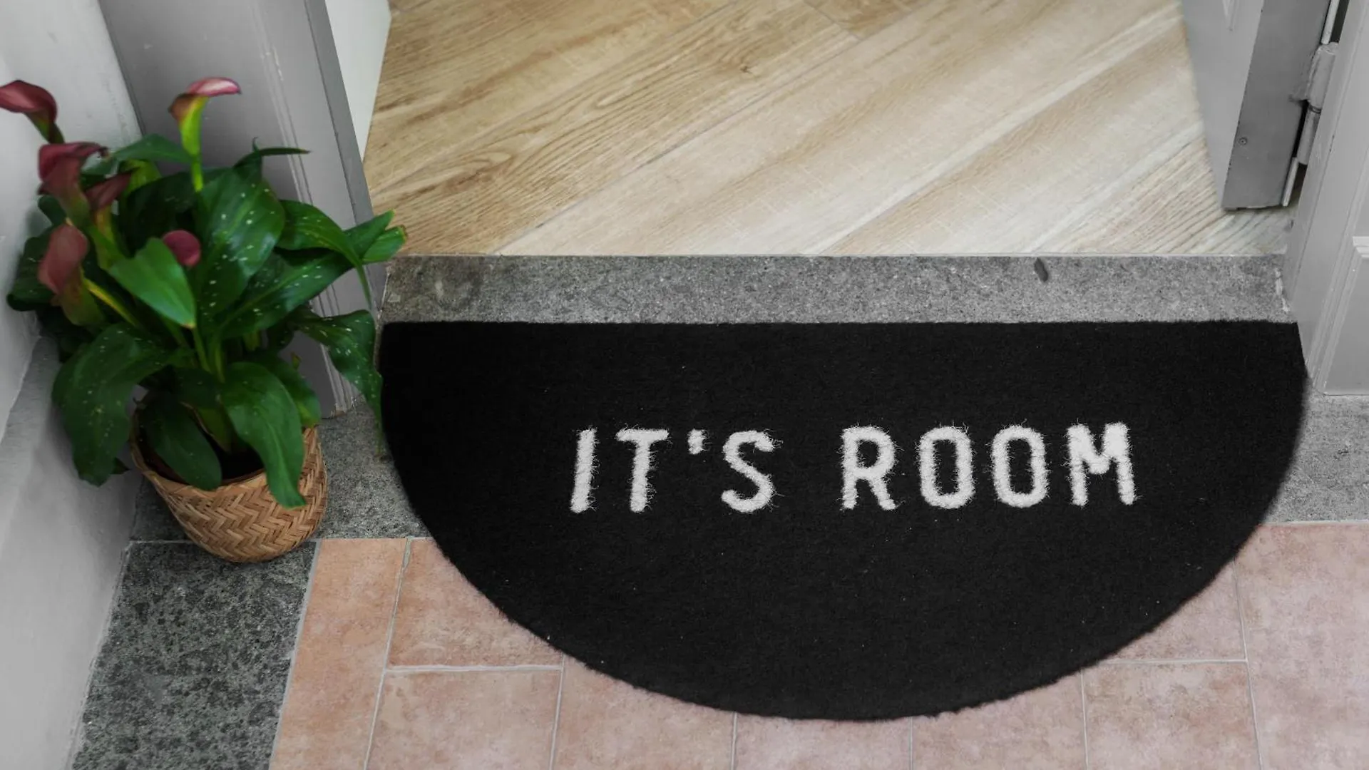 It'S Room Неаполь 2*,  Италия